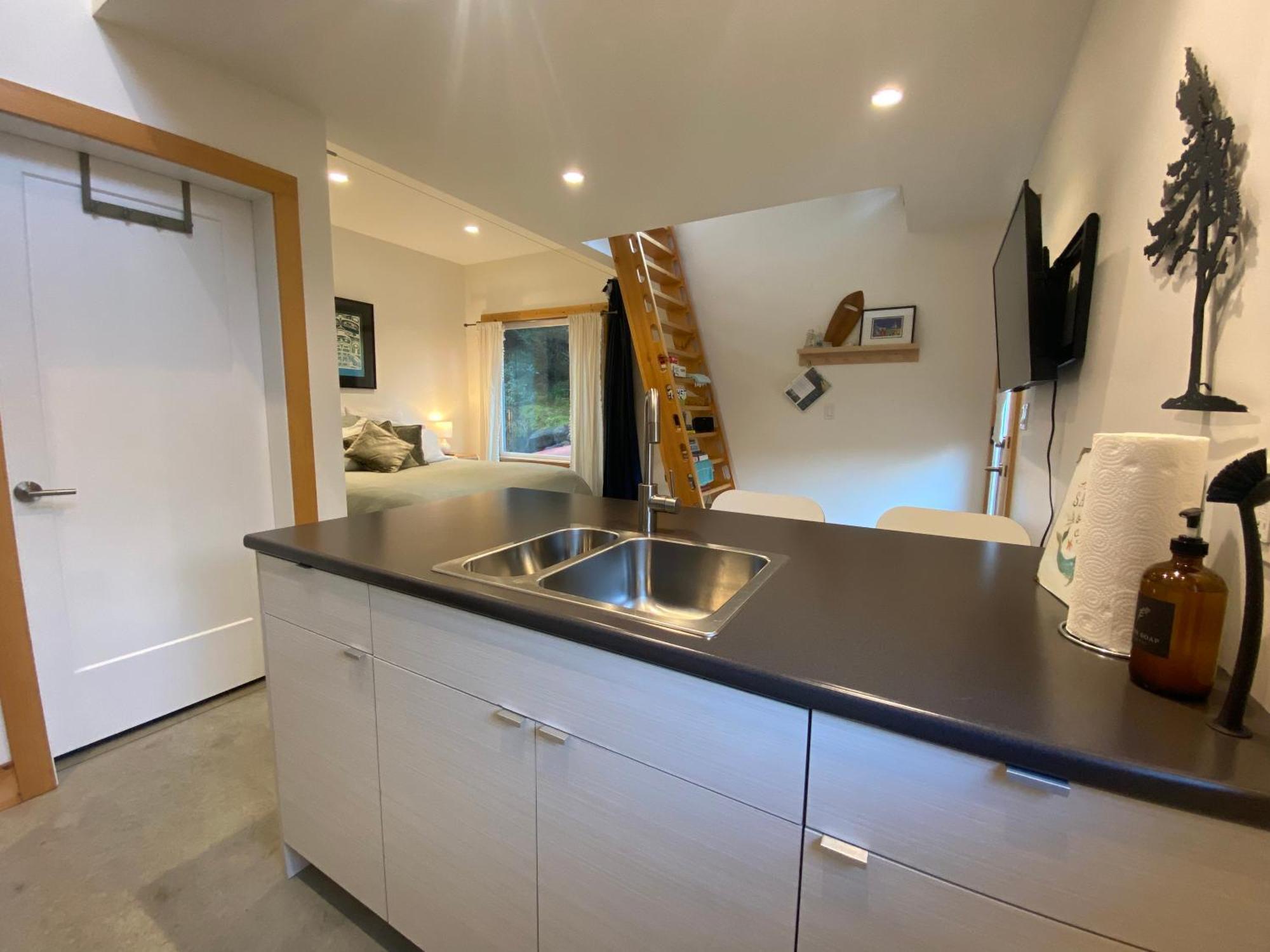Lucky Creek Guest Suite Ucluelet Exterior foto